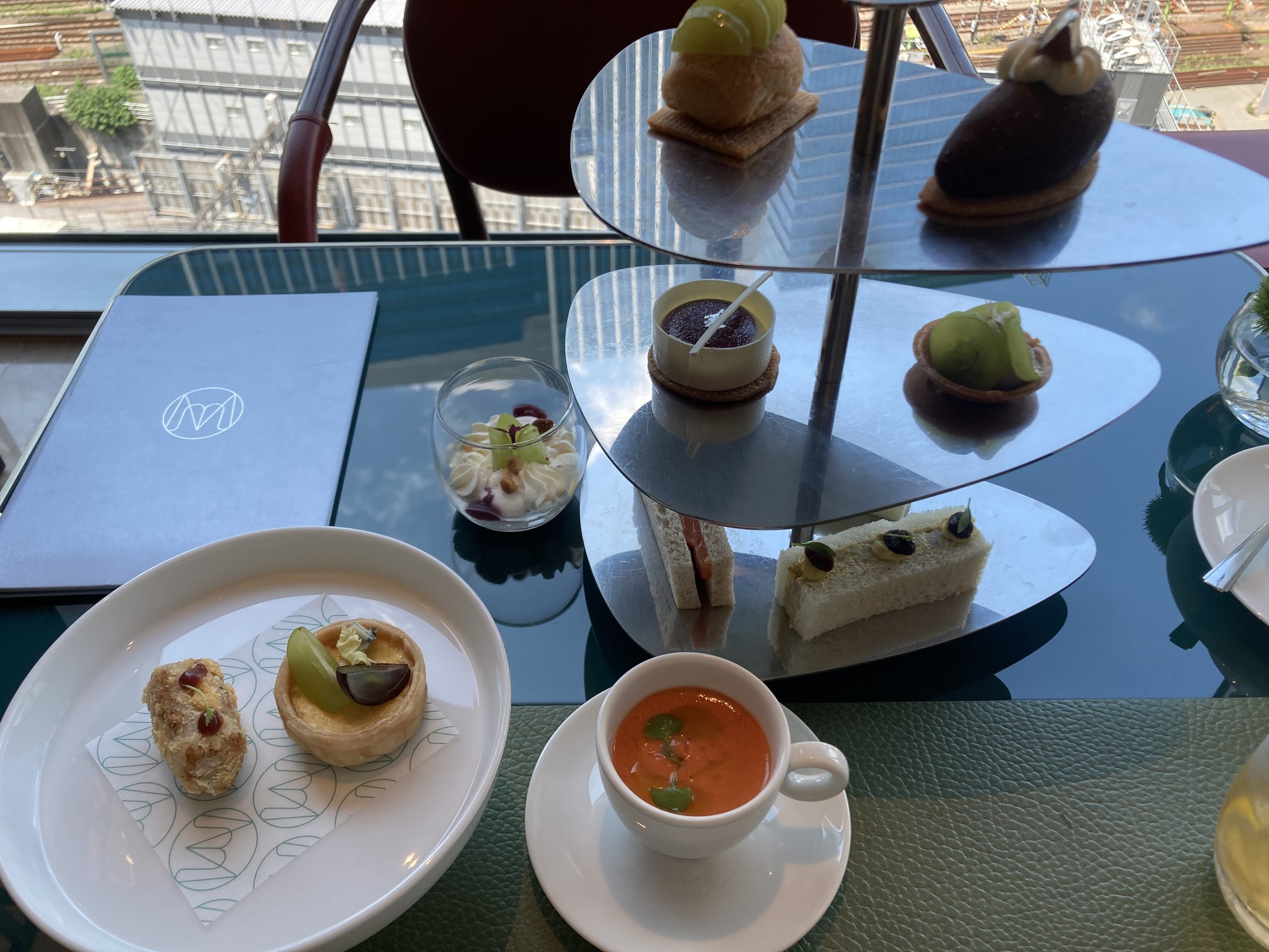 アフタヌーンティをしに「フォーシーズンズホテル丸の内東京」に行ってきました☆